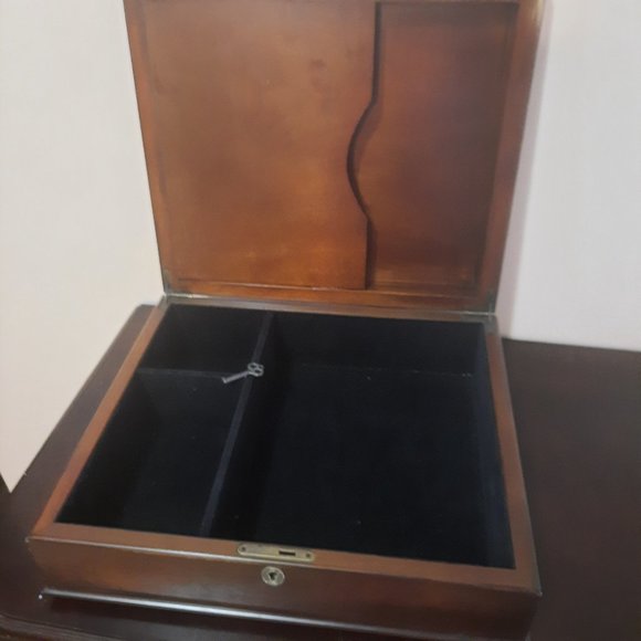 Bombay Wooden Treasure/Memory Box - Picture 3 of 7